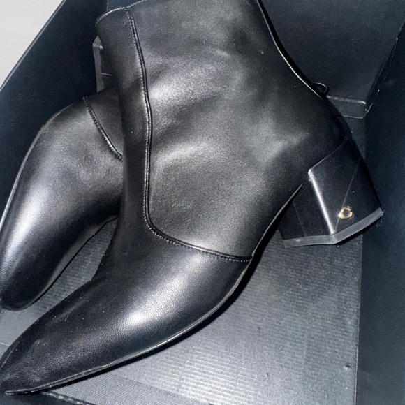 coach - Picture 2 of 6